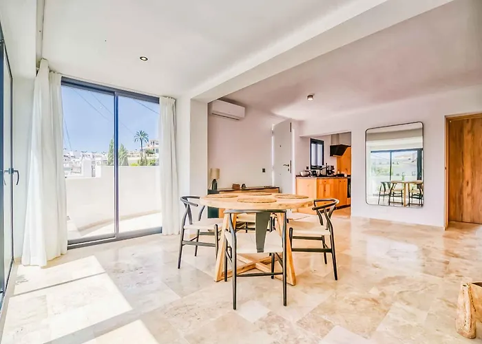 Casa Roble فيلة فوينخيرولا